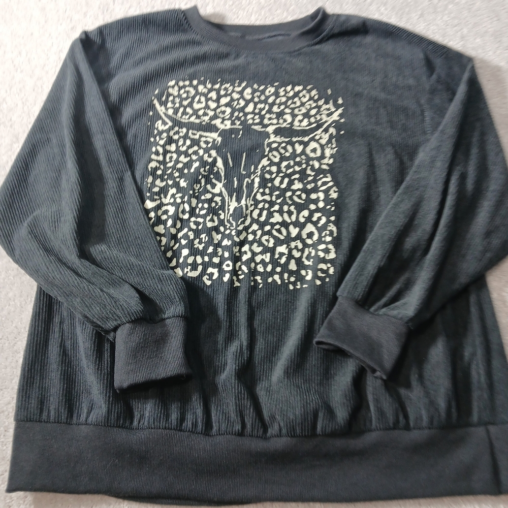 SHEIN Gray Long Sleeve Tee with White Leopard Print Womens 0x